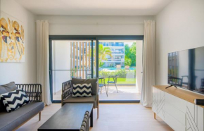 Bran new condo with pool access